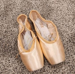 Bloch sonata pointe shoes size 4